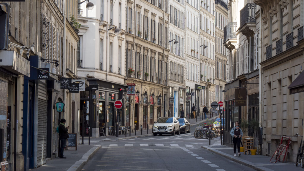 paris-streets-travel-guide