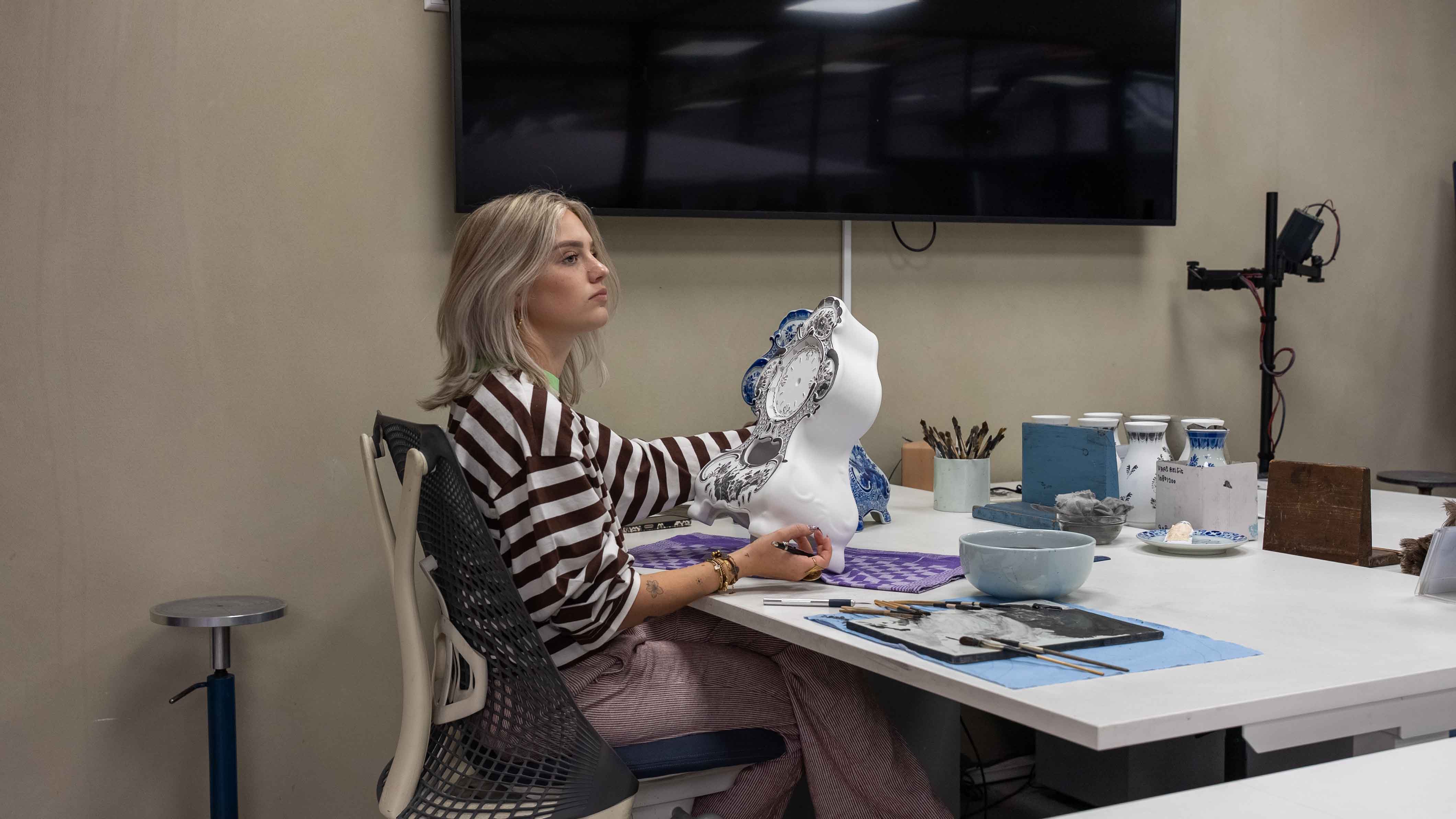 delft-blue-paint